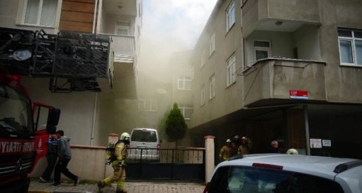 Pendik’te binanın çatısında yangın 1 kişi yaralandı Kartal Gazetesi