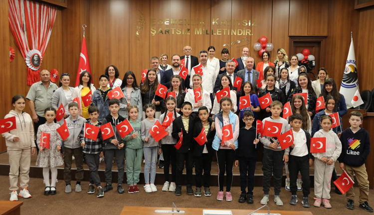 Başkan Gökhan Yüksel, ‘102 Çiçek Çocuk Değişim Programı’ ile dünya çocuklarıyla buluştu
