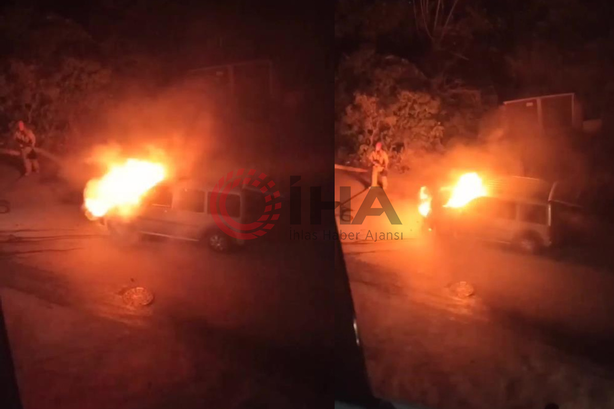 Pendik’te park halindeki hafif ticari araç alev alev yandı