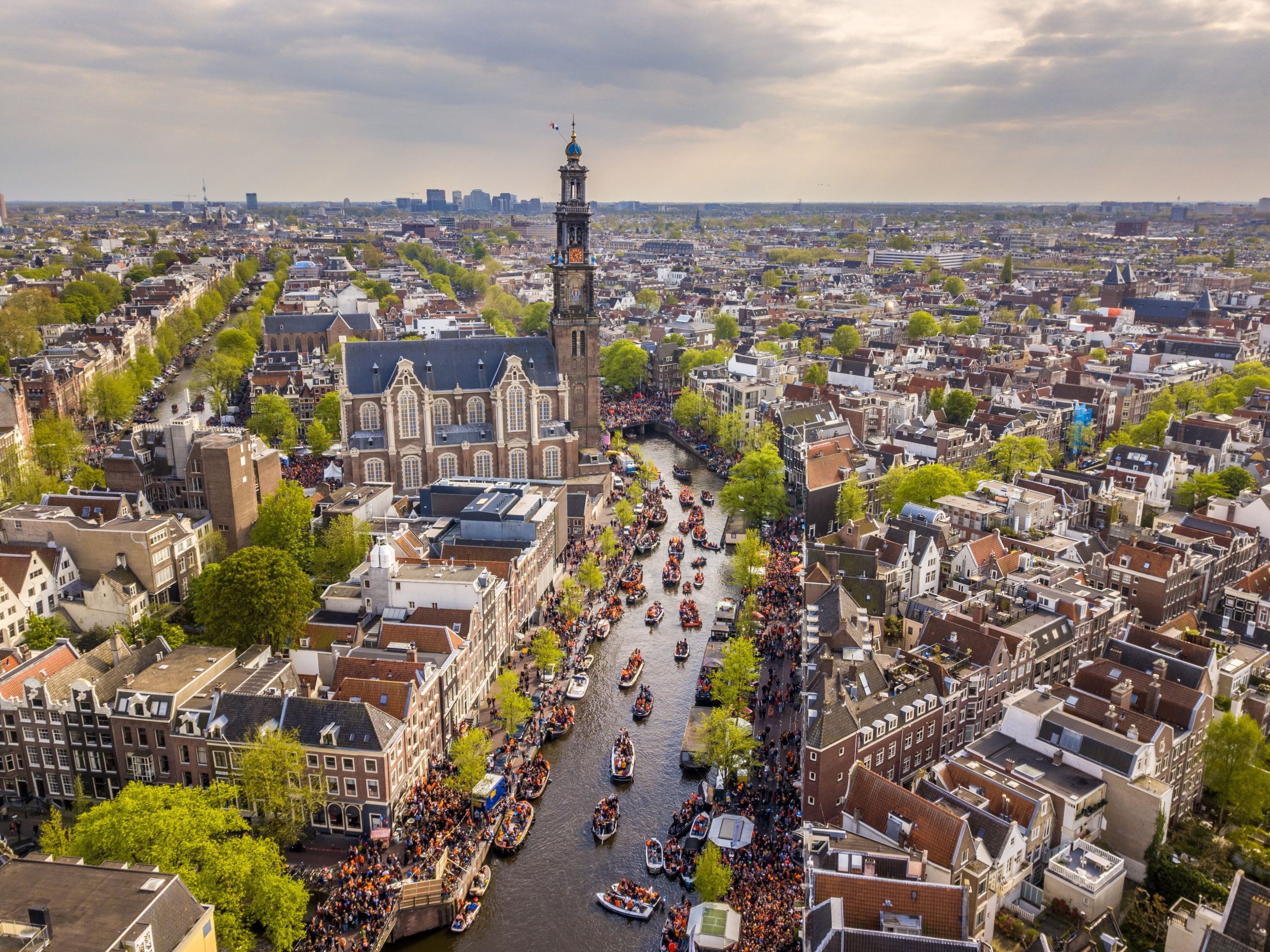 Amsterdam Uçak Bileti: Avrupa’nın Kalbine Uçuş