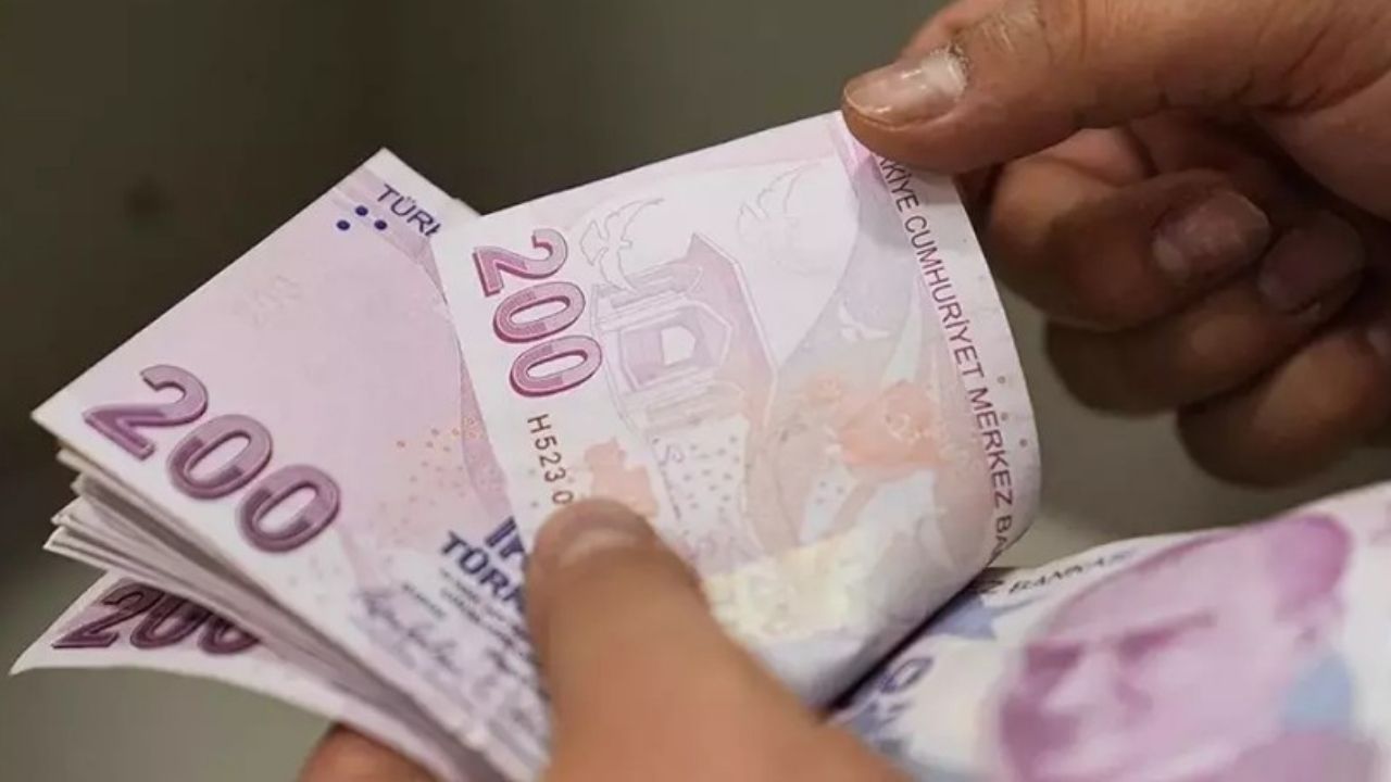 Asgari Ücret Zammı Yaklaşıyor: Yeni Artış Cebimizi Nasıl Etkileyecek? Tazminat ve Ödemeler Yeniden Hesaplanacak