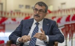 Bakan Tekin’den ara tatil açıklaması: “Veliler şikâyet ediyor, uygulama kaldırılabilir”