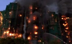 Hong Kong’da dev yangın paniği: 2 bin dairelik site alevlere teslim oldu